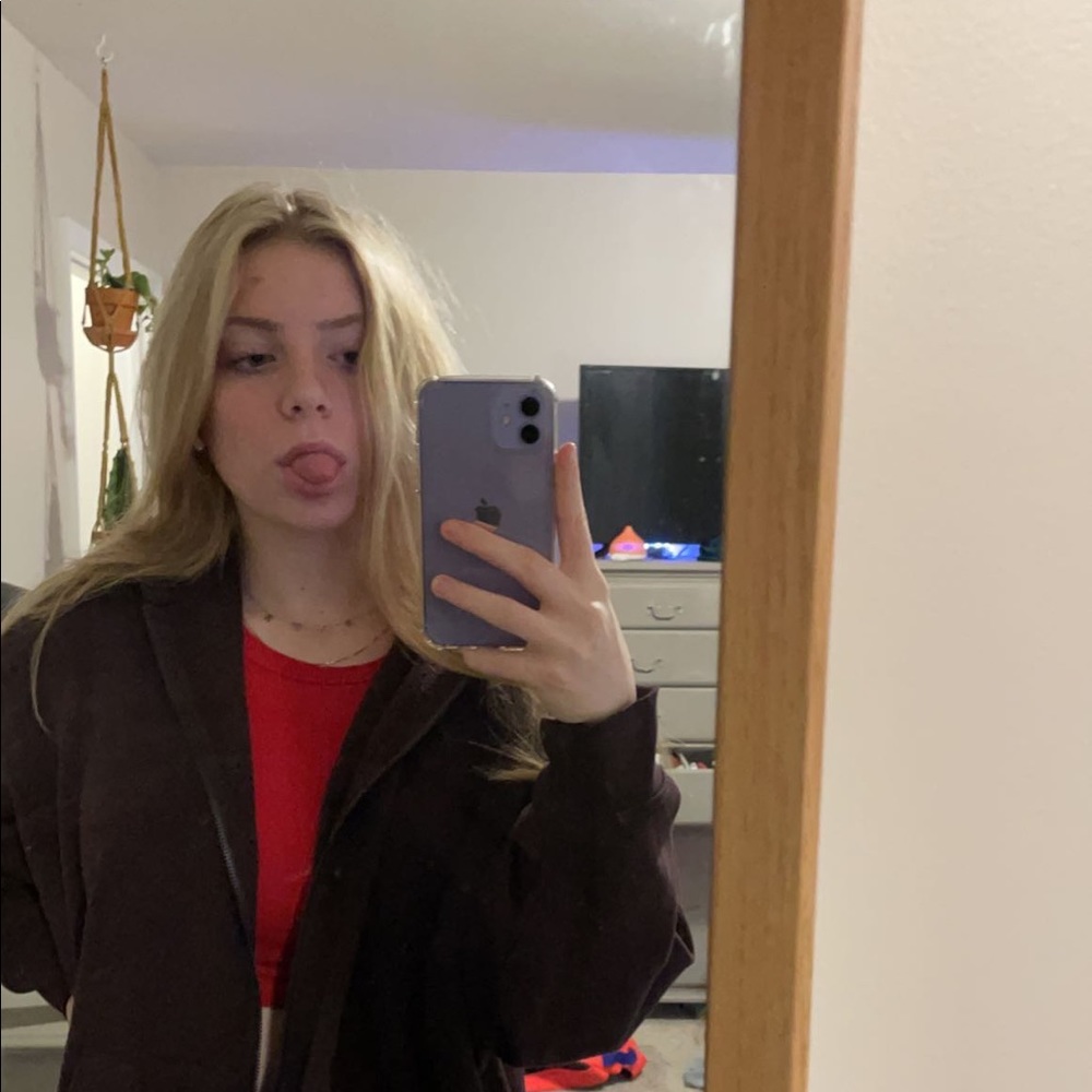 Meet your Posher, Aida